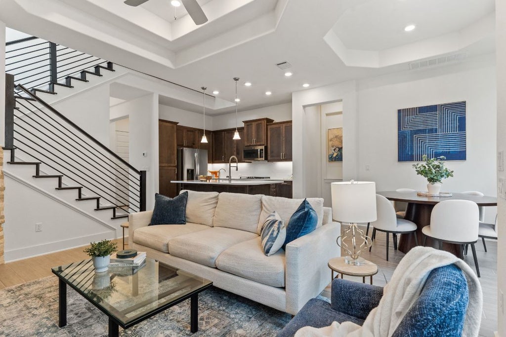 201 Beneteau Drive, Austin