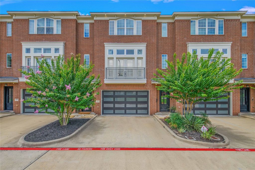 206 Tarrow Street, College Station