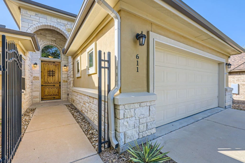 611 Algerita Drive, Georgetown