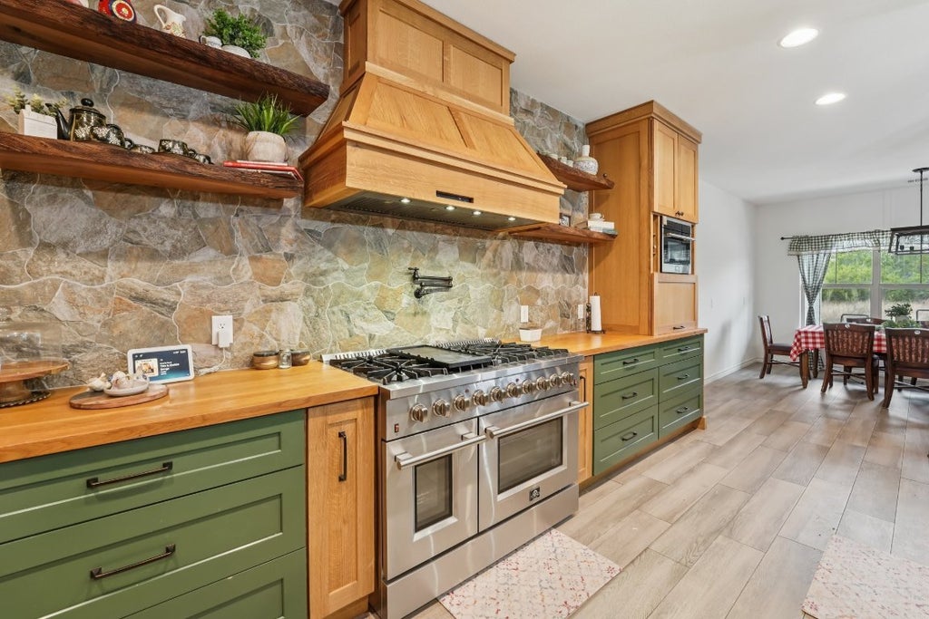 156 Three Creeks Drive, Bertram