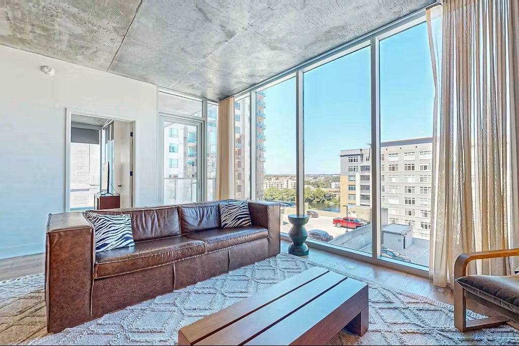 48 East Avenue 1210, Austin