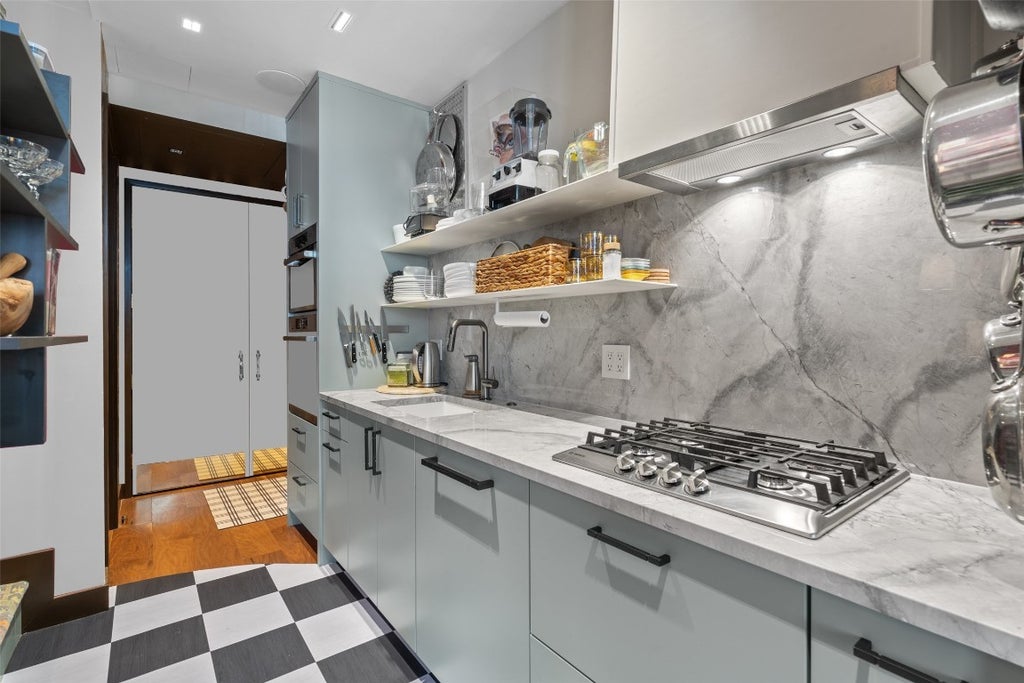 44 East Avenue 1706, Austin