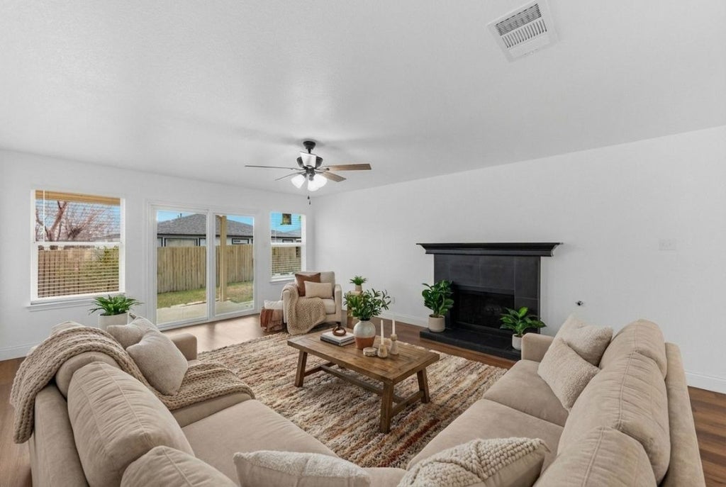 3817 Haleys Way, Round Rock