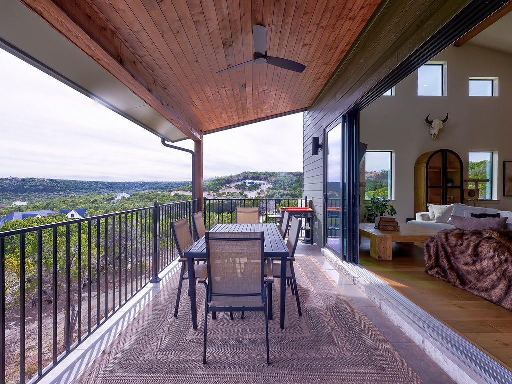 102 N Creek Court, Bertram