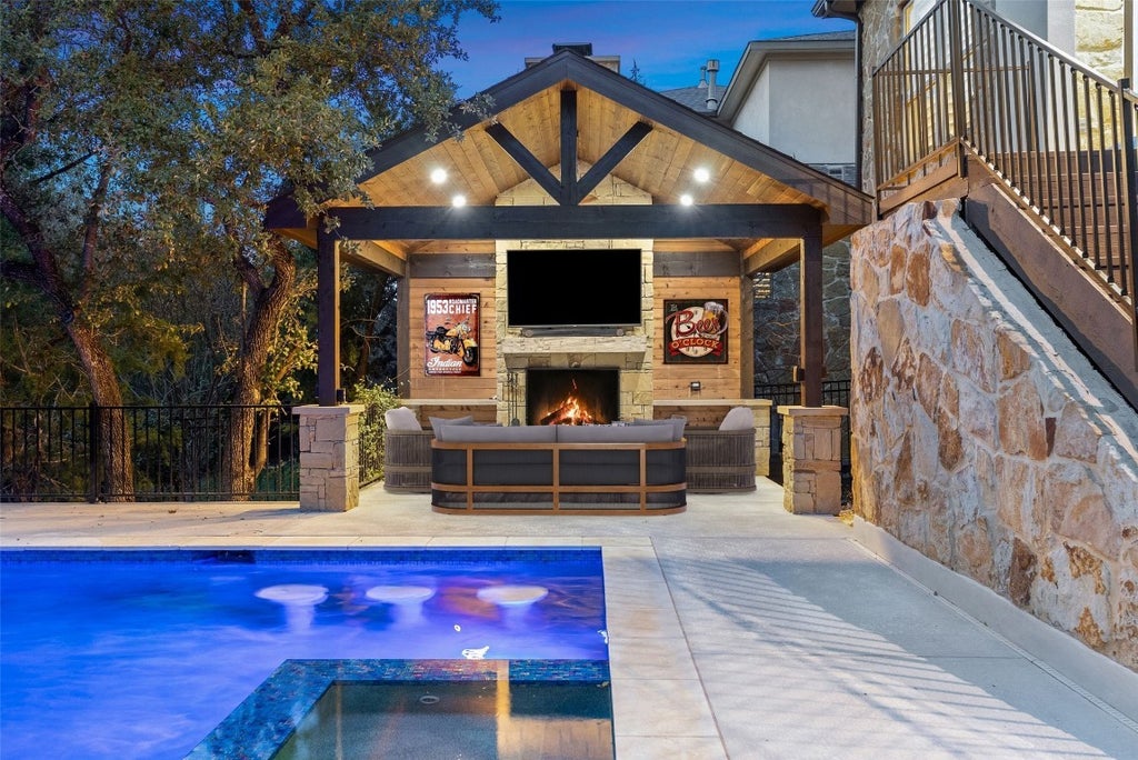 302 Duffy Lane, Lakeway