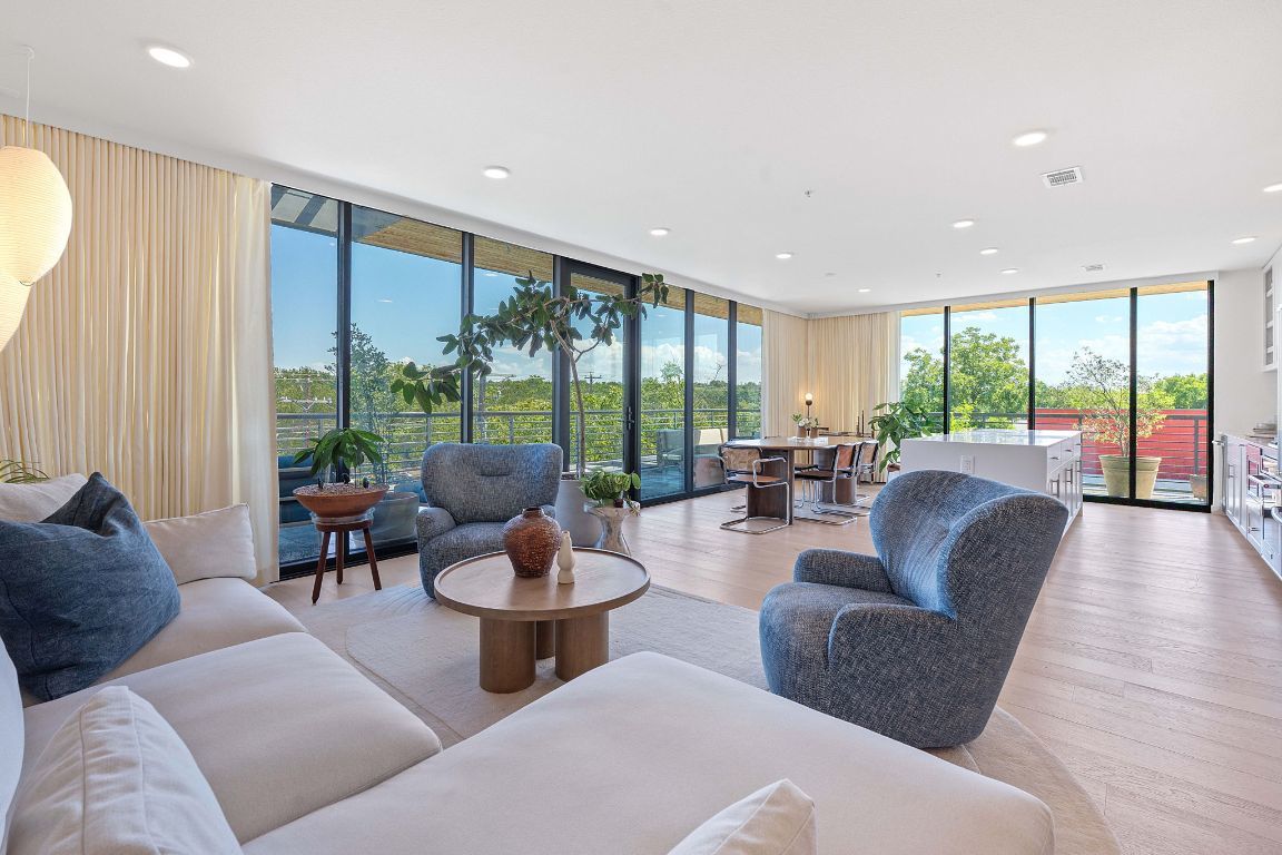 Photo of Listing #9761426