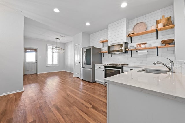 126 Silktassel Way, Buda