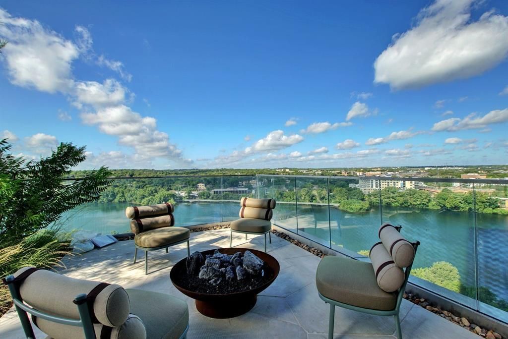 44 East Avenue 1503, Austin