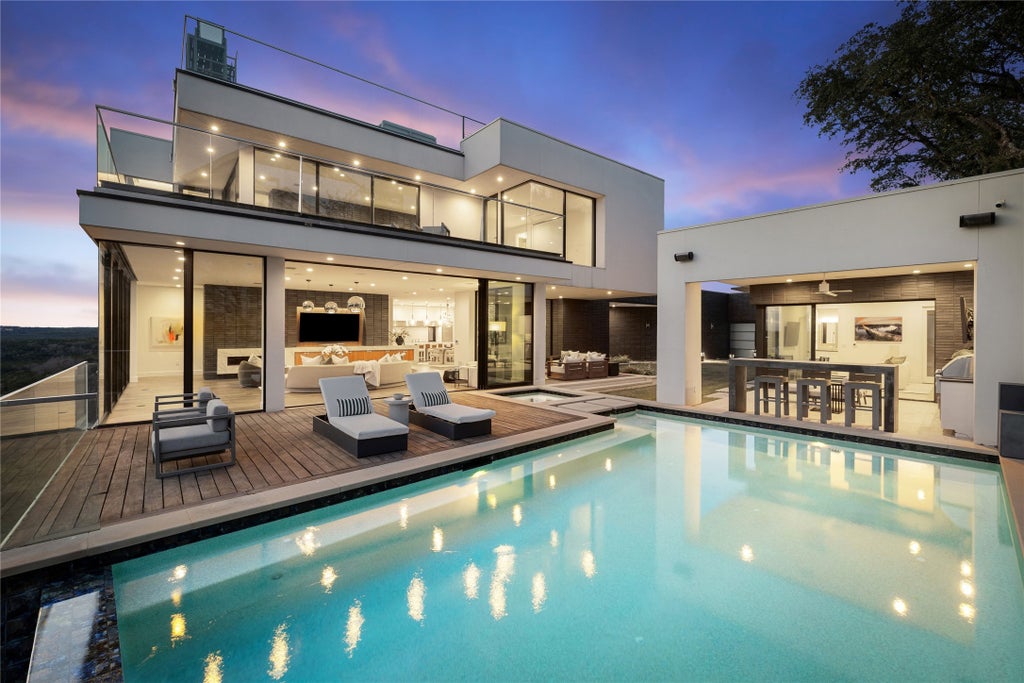 6607 W Courtyard Drive, Austin