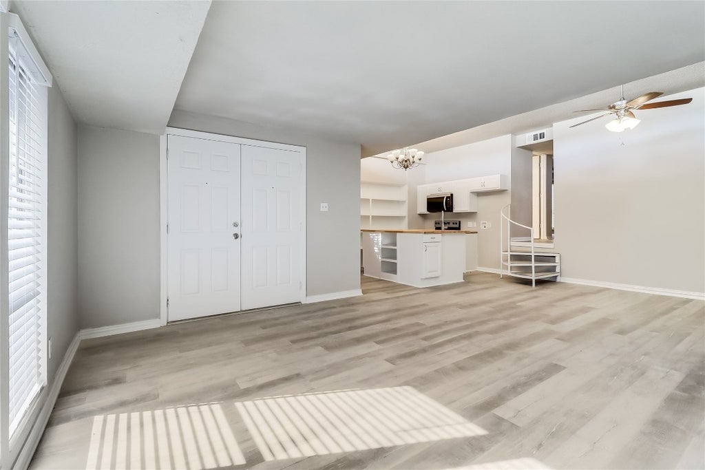 5918 Lago Vista Way D33, Leander