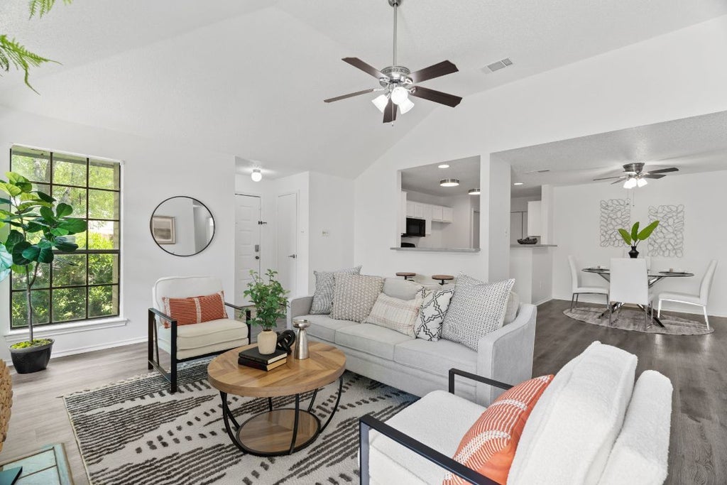 800 Saunders Drive, Round Rock