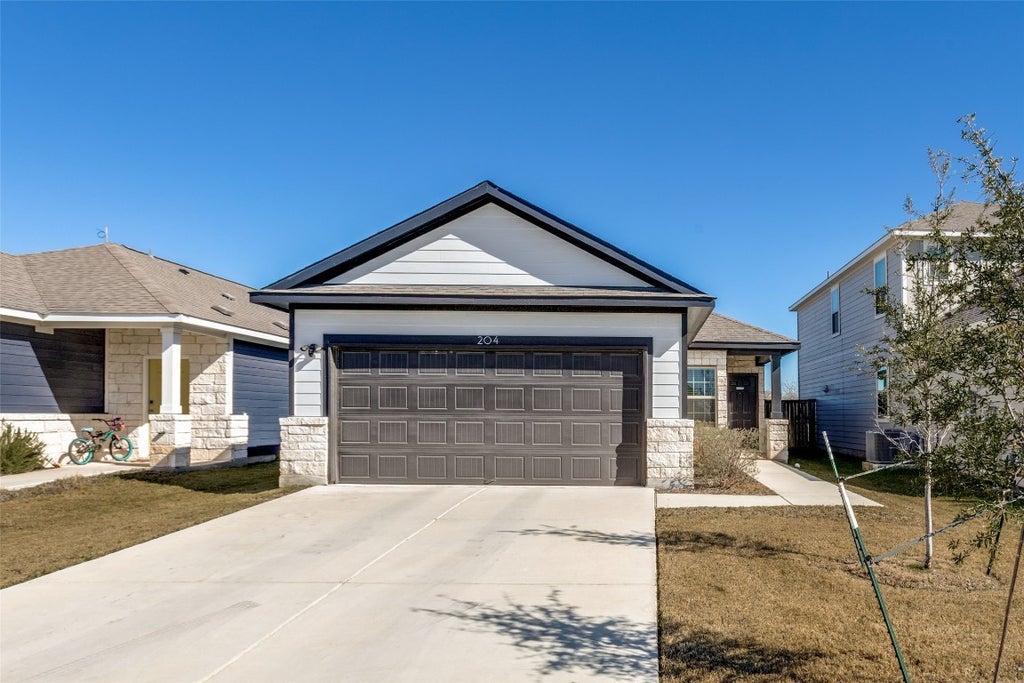 204 Kellys Heroes Way, Jarrell