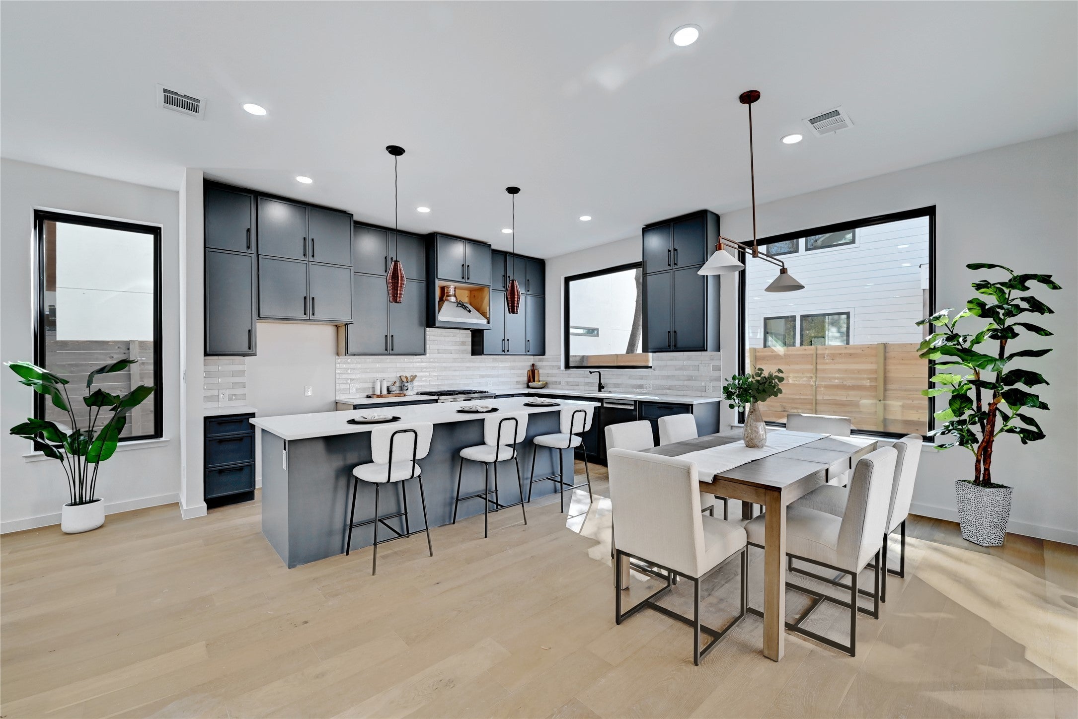 Photo of Listing #3012008