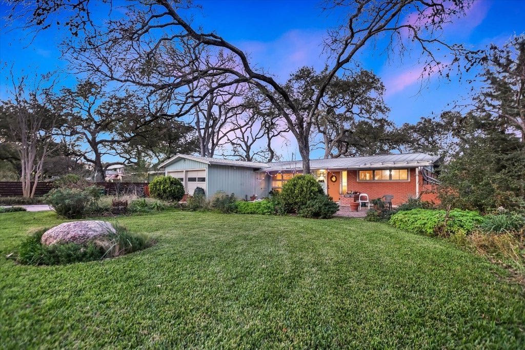 2504 Great Oaks Parkway, Austin