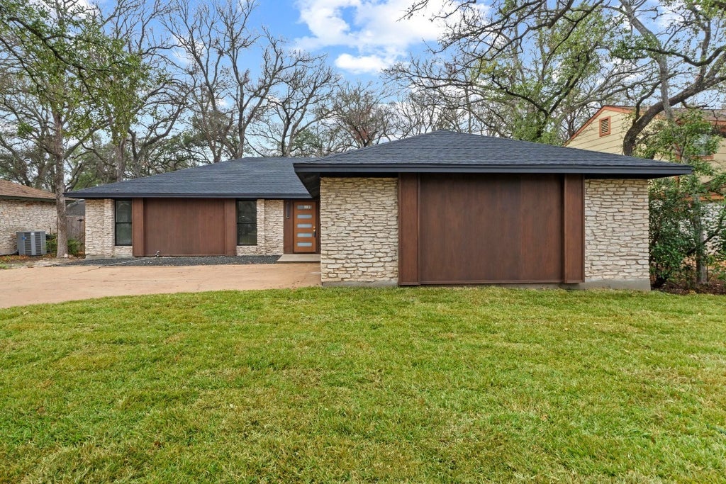 10244 Missel Thrush Drive, Austin