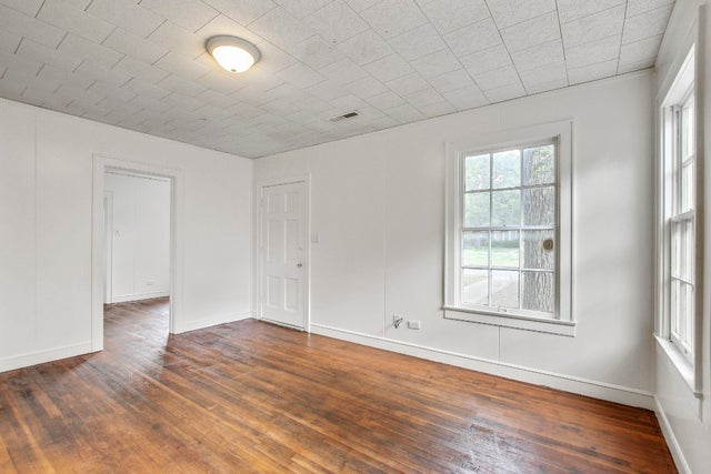 1403 Burns Boulevard, Taylor