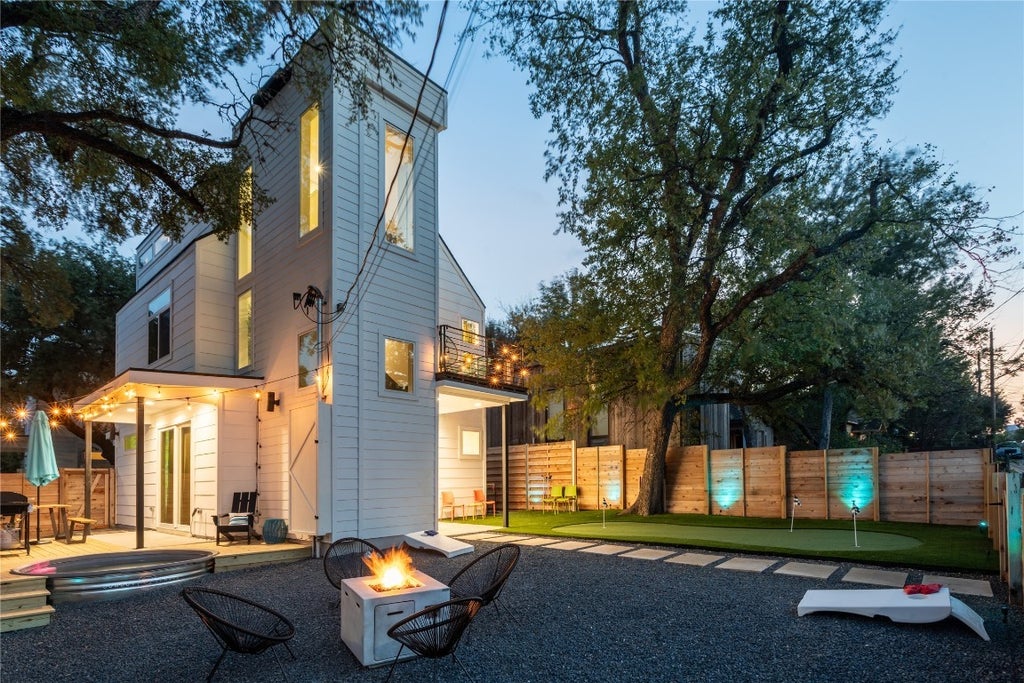 2415 E 10th Street, Austin