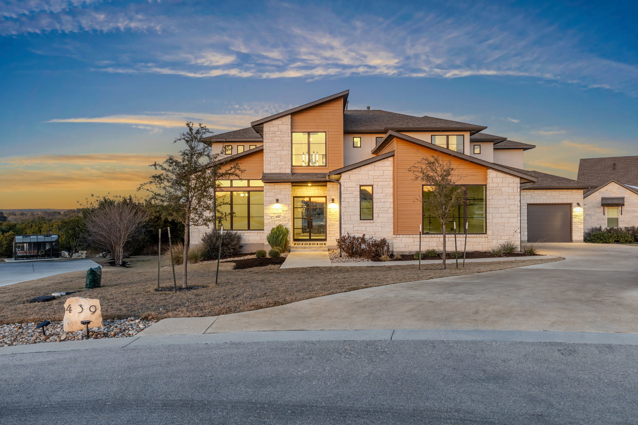 Photo of Listing #2307758