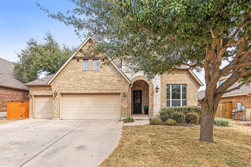 2528 Thunder Horse, Leander
