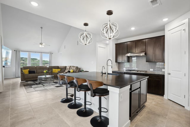 8119 Purple Aster Pass, Lago Vista