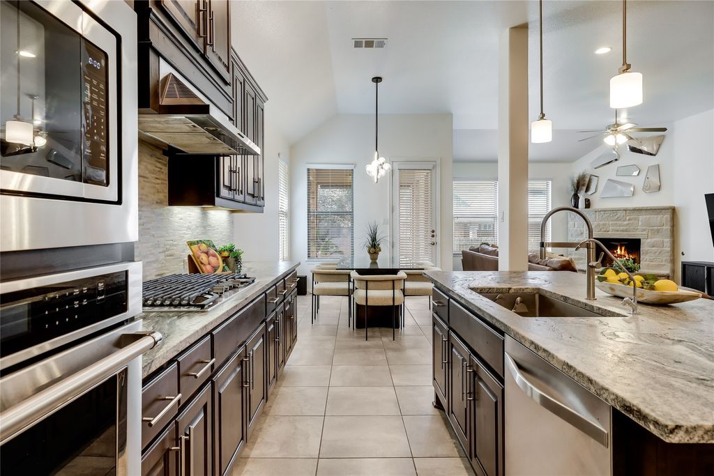 22207 Cape Travis Bend, Lago Vista
