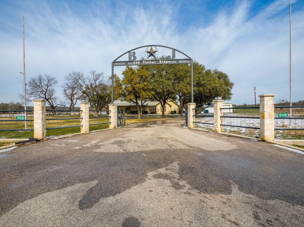 550 Timber Ridge Road, Marble Falls