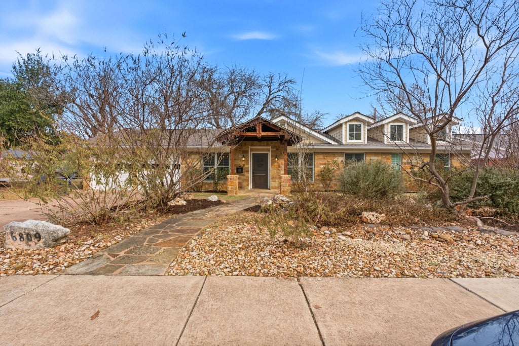 6809 Pioneer Place, Austin
