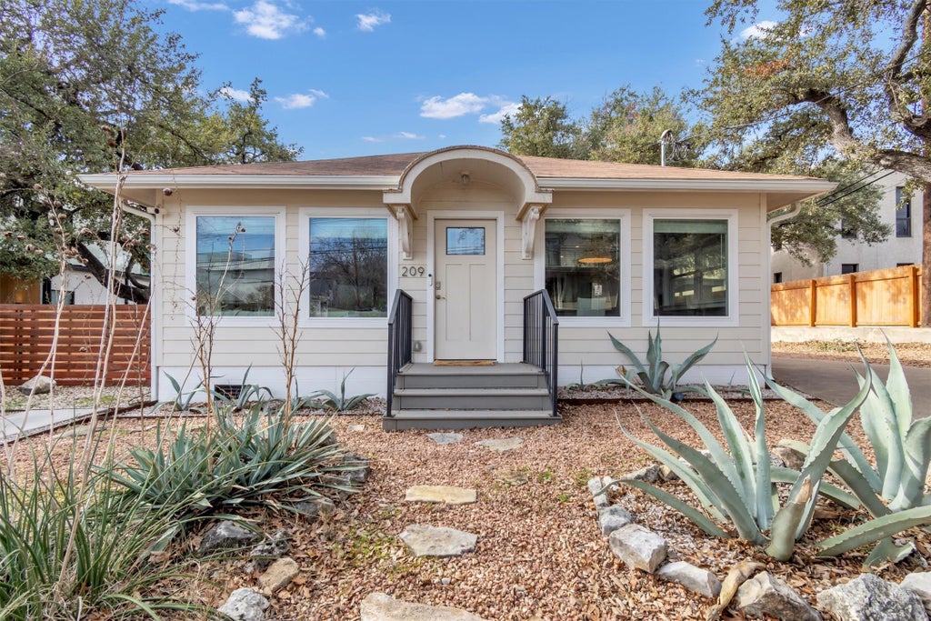 209 E Live Oak Street 1/2, Austin