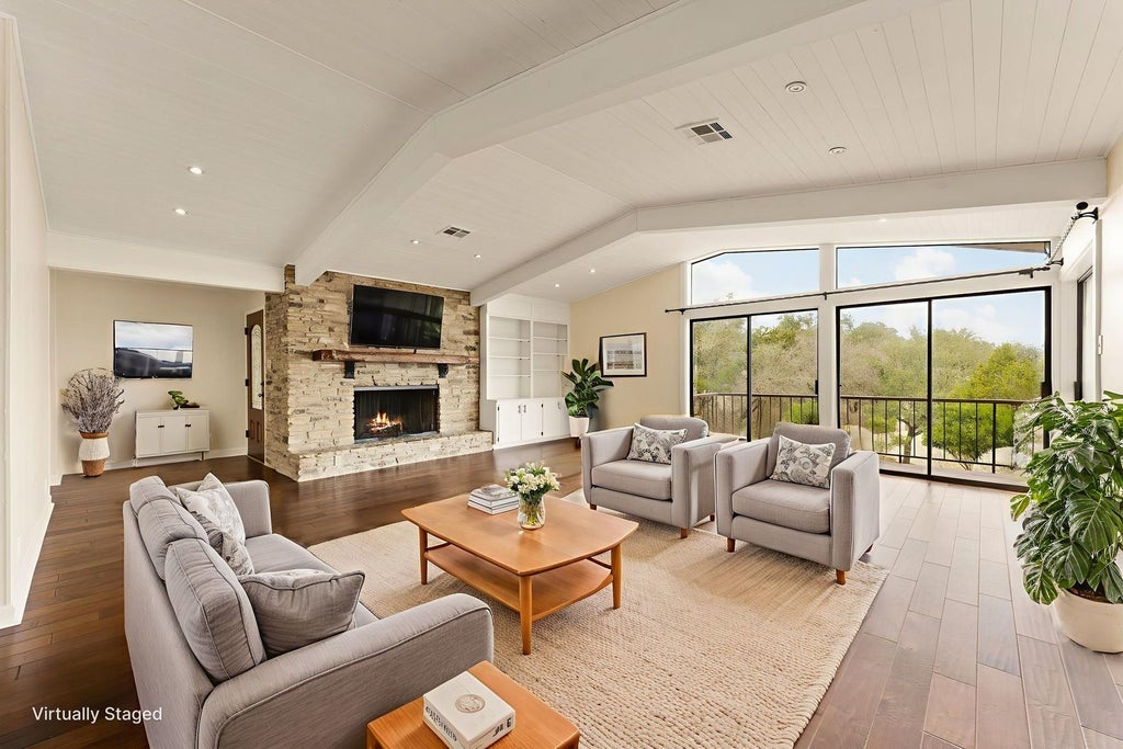 204 Los Altos Drive, Lakeway