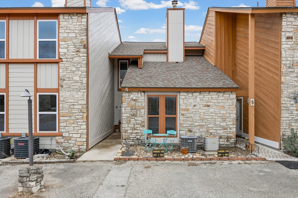 4 Cypress Fairway Village, Wimberley