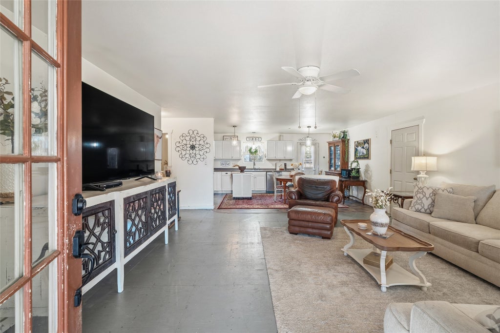 351 County Road 326, Bertram