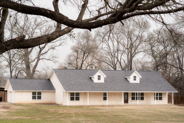 788 Fm 2571, Smithville