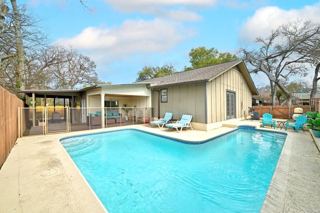 7210 Towering Oaks Drive, Austin