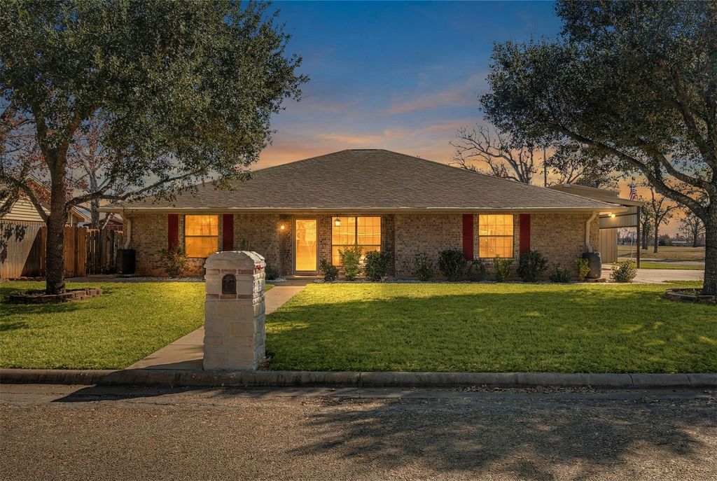 1601 Sunset Circle, Cameron