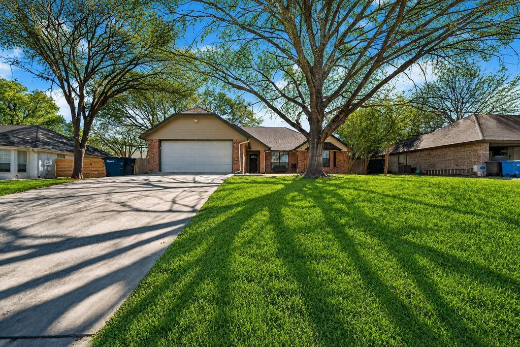 1911 Palace Drive, New Braunfels