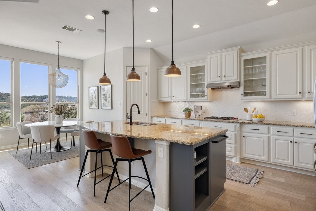 405 Baldovino Skyway, Lakeway