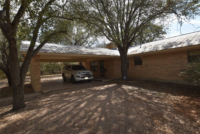 687 Fm 812 Road, Red Rock