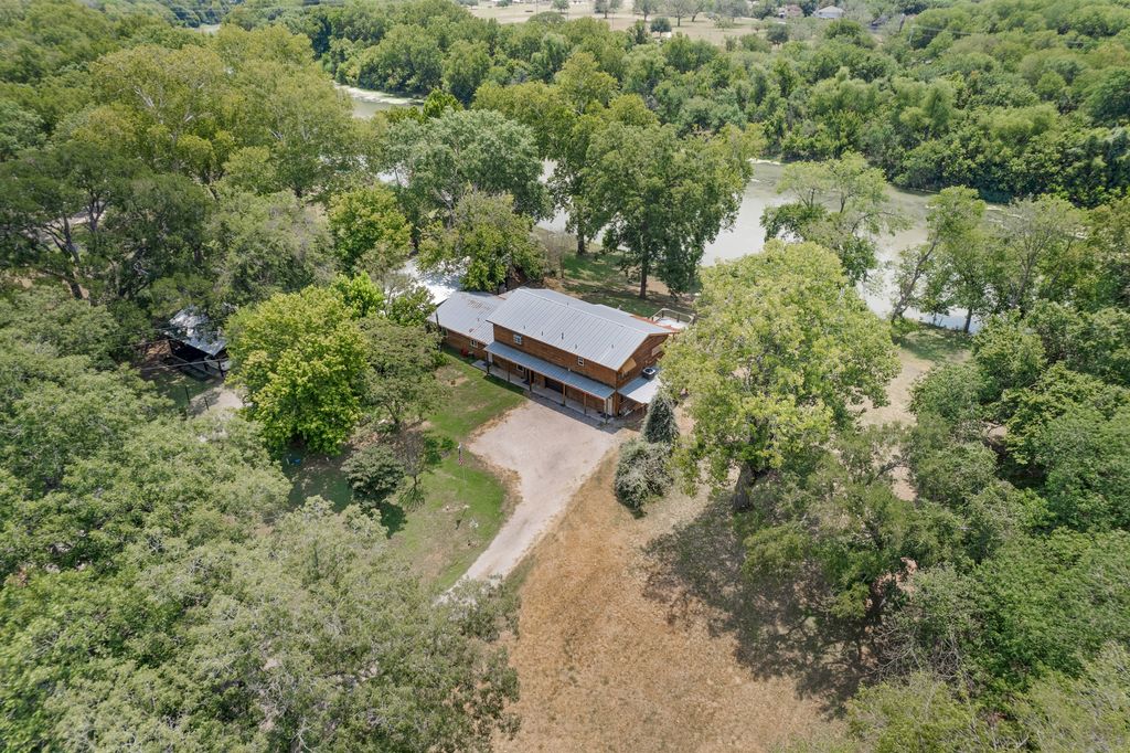 315 Riverwood Drive, Bastrop