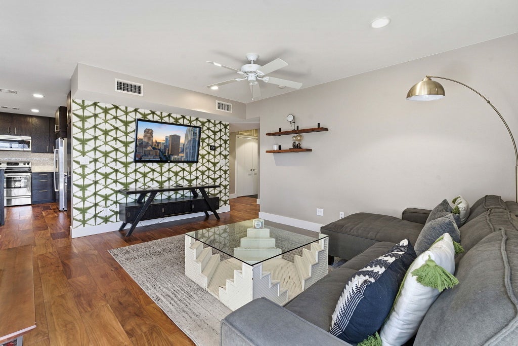 904 West Avenue 214, Austin