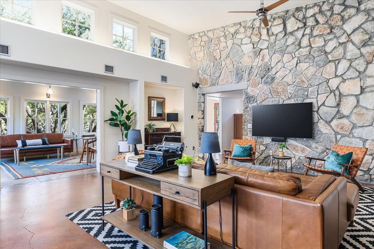 Photo of Listing #9437927