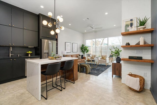 924 Cardinal Lane, Austin