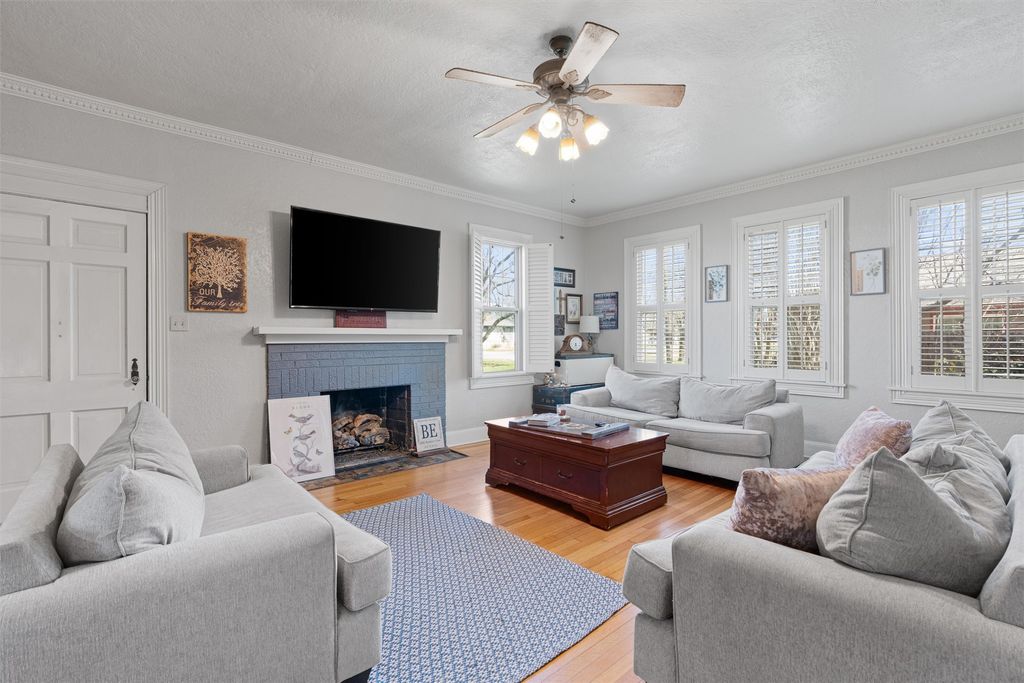 1543 W Clark Street, Bartlett