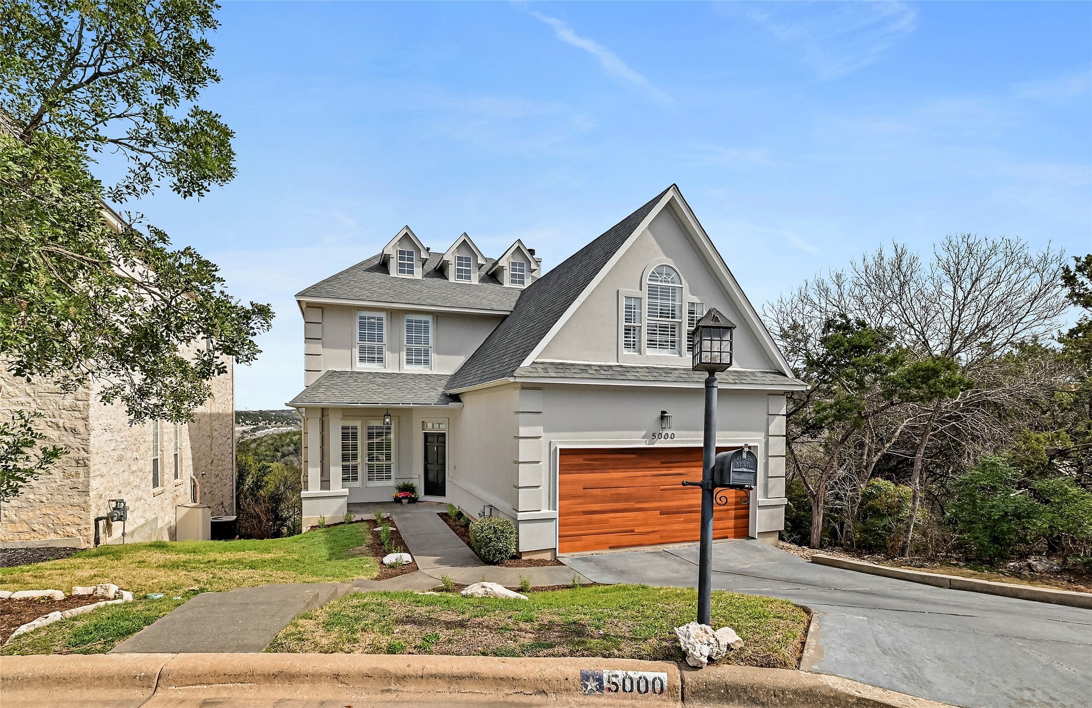 Photo of Listing #1460310