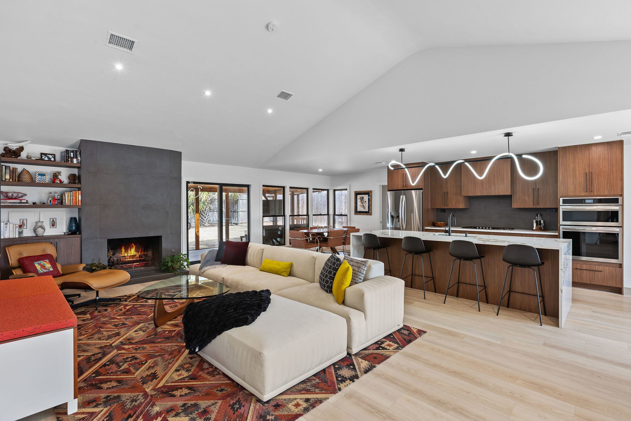 Photo of Listing #3697677