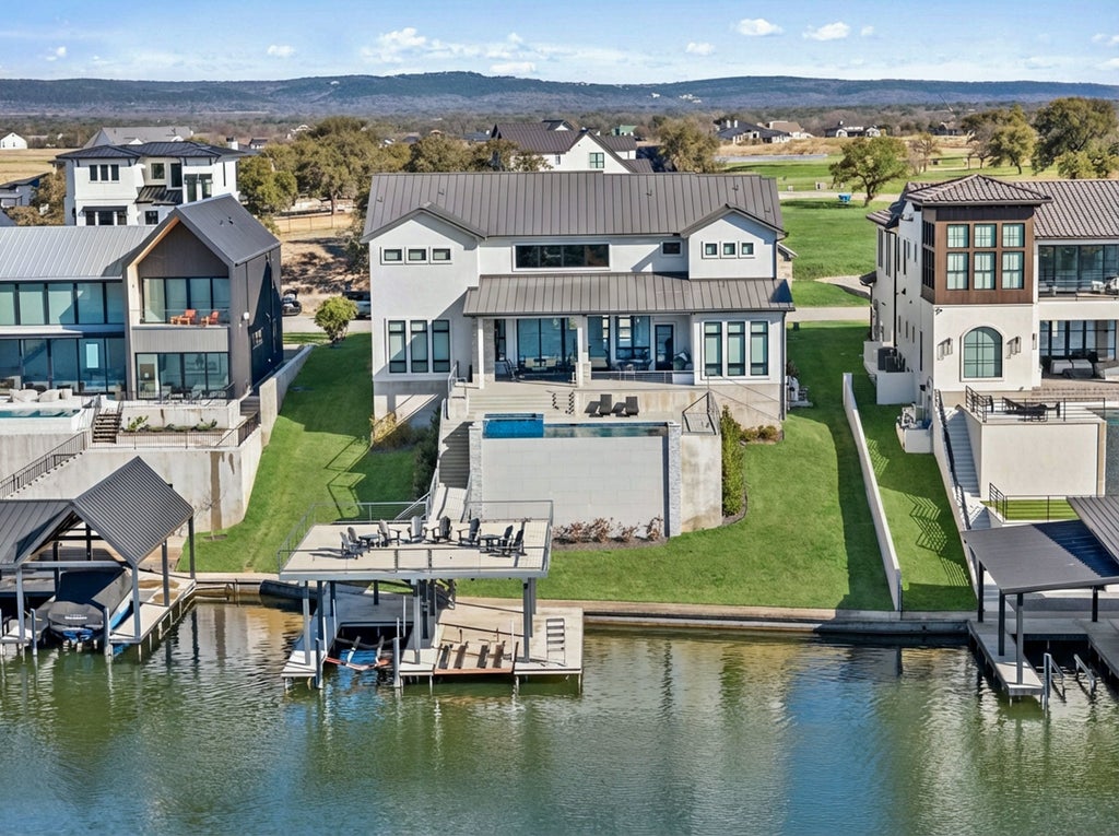 121 Houdini Way, Kingsland