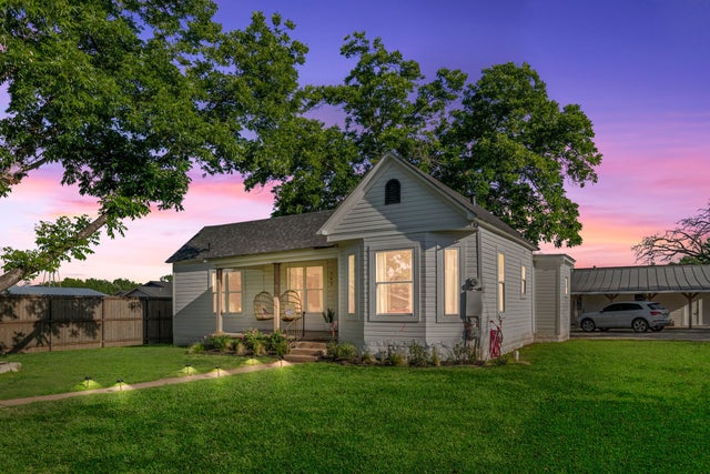 703 E Highway Street, Fredericksburg