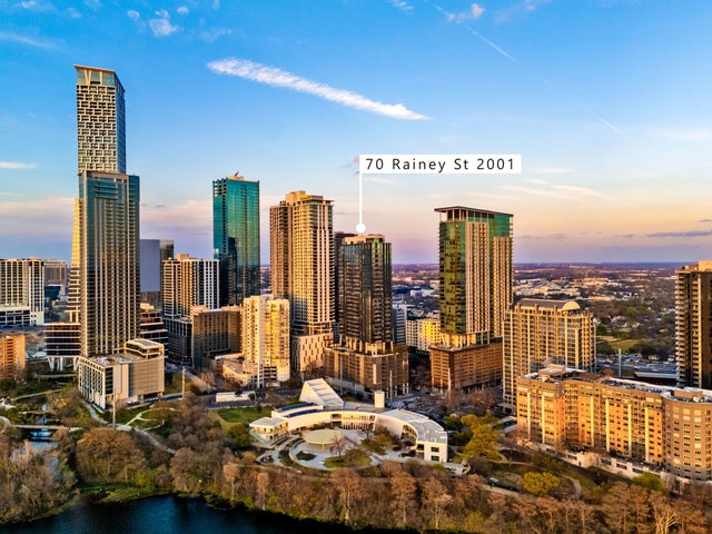 70 Rainey Street 2001, Austin