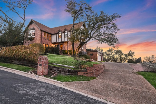 2006 Wychwood Drive, Austin