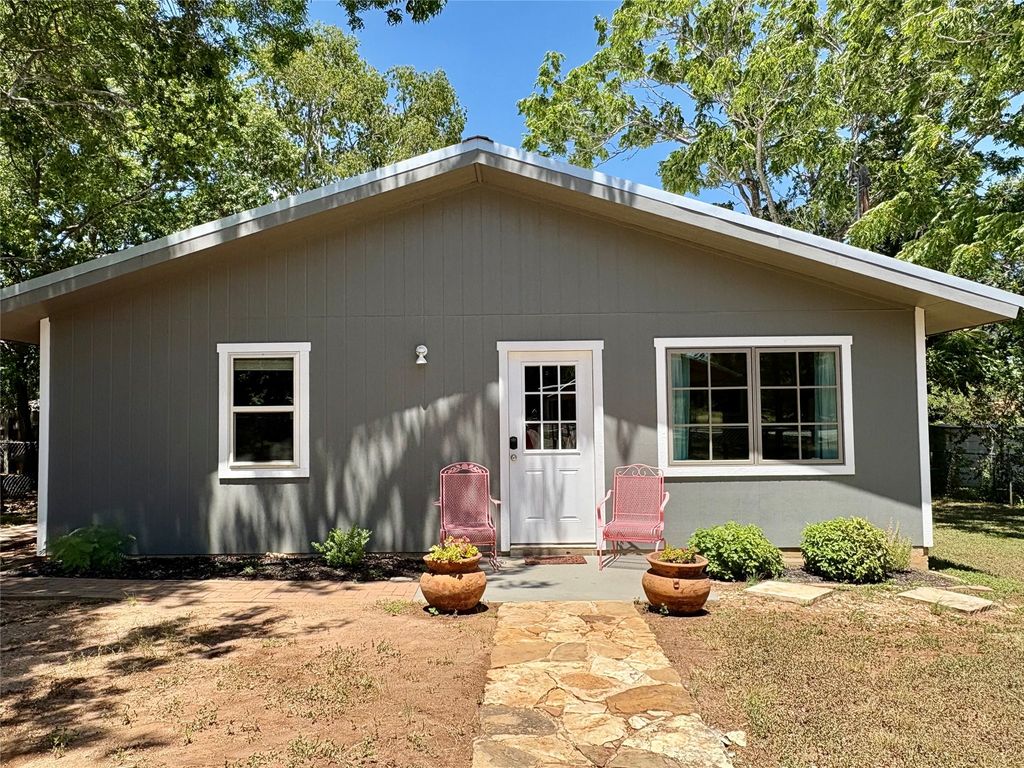 503 E Bluebonnet Lane, Johnson City