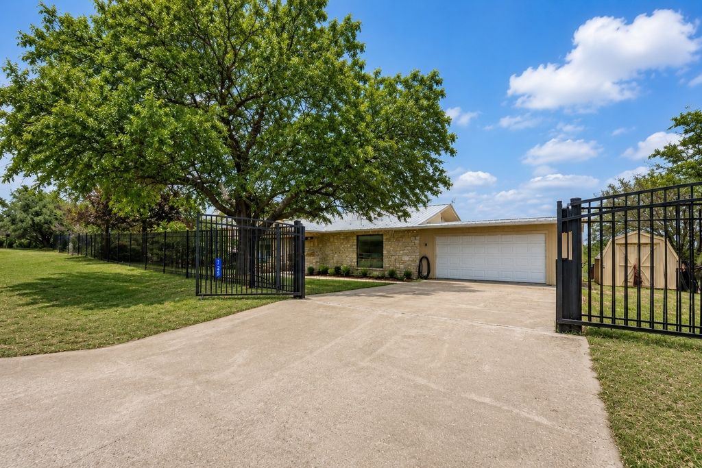 125 Winding Way, Sunrise Beach